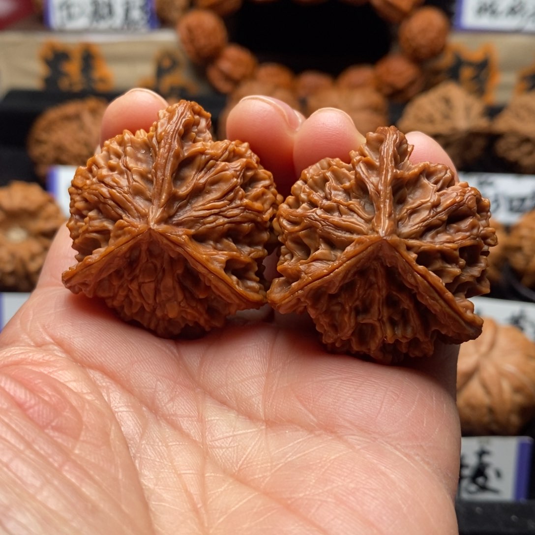 文玩核桃把件盘山三棱