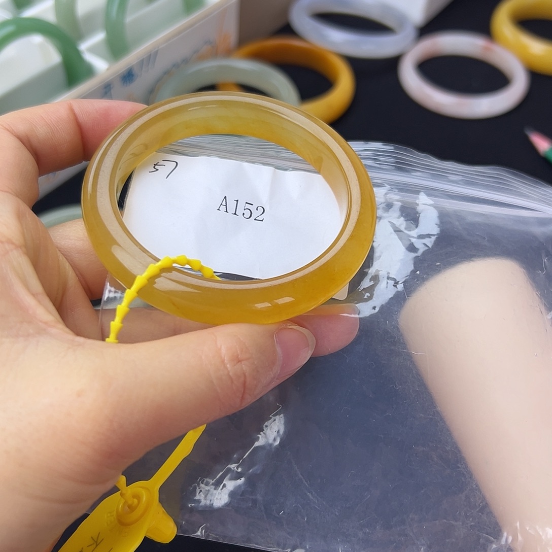 石英质玉未镶嵌手镯