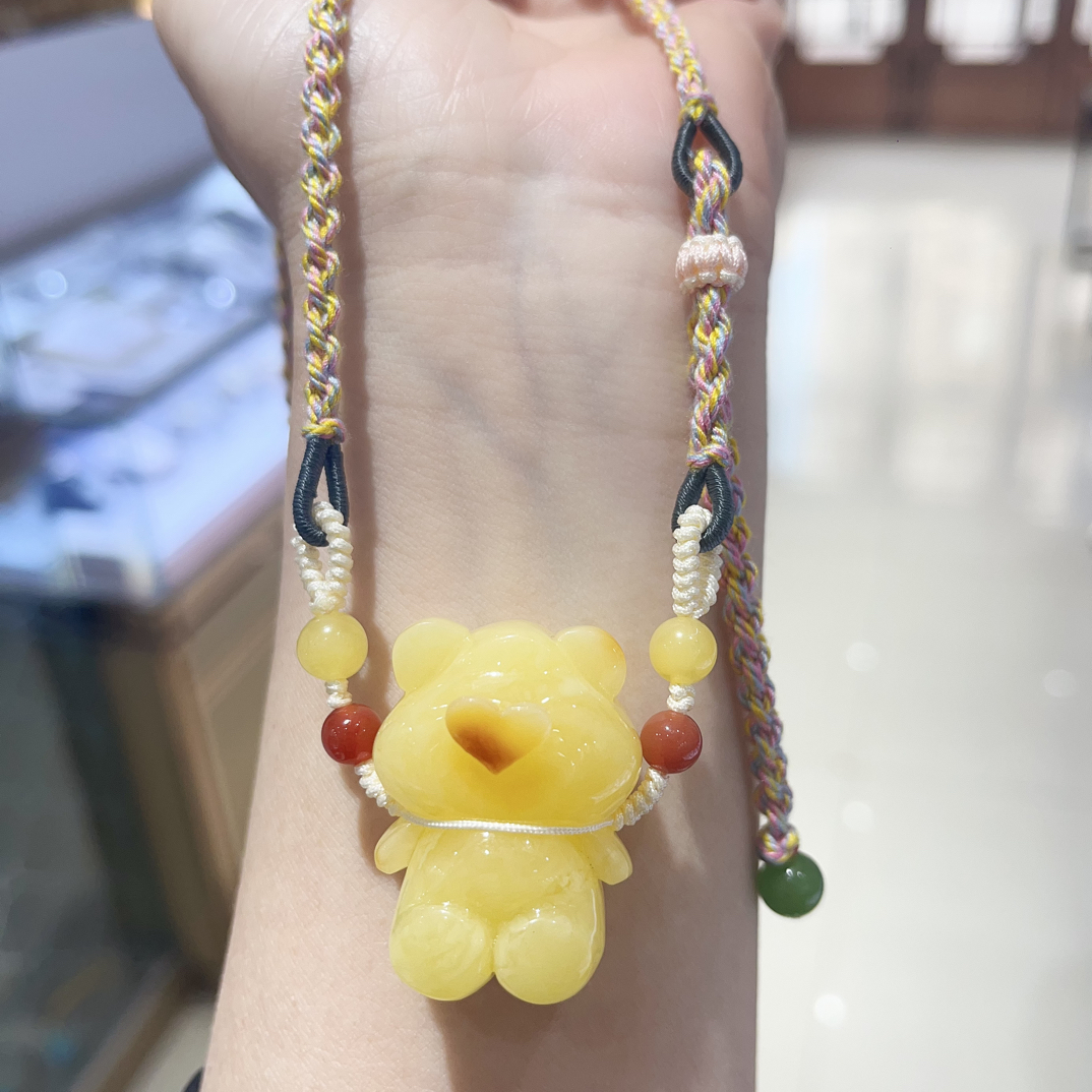 蜜蜡白花俏色手工编绳小熊吊坠项链