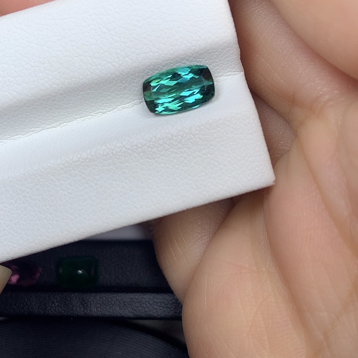 未镶嵌碧玺裸石1.92ct拉贡