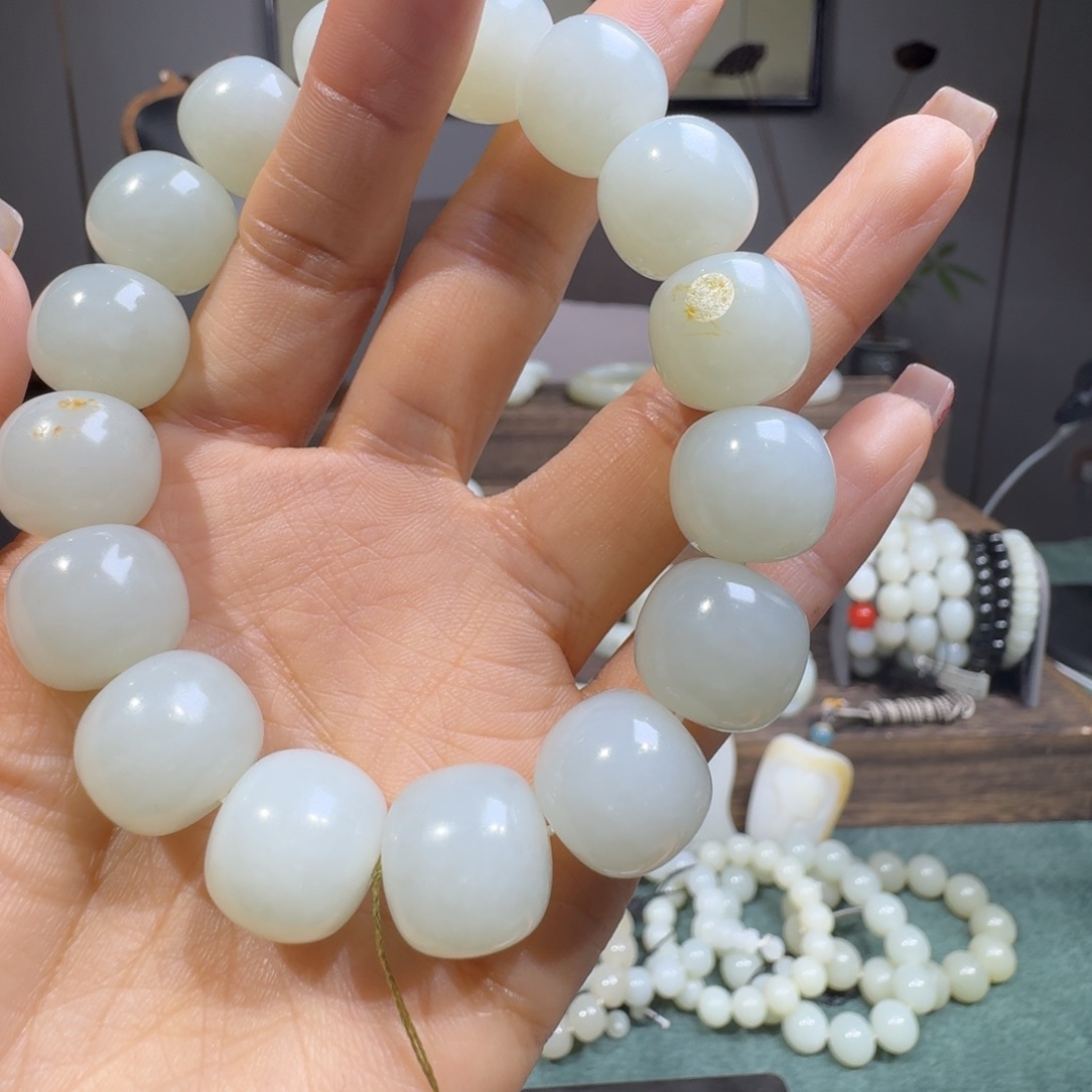 和田玉颈饰未镶嵌