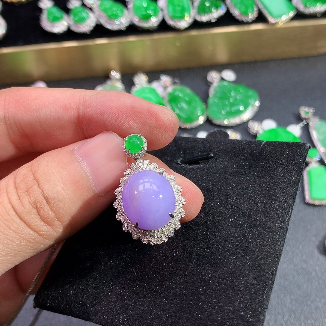 元***希翡翠18K金镶嵌颈饰