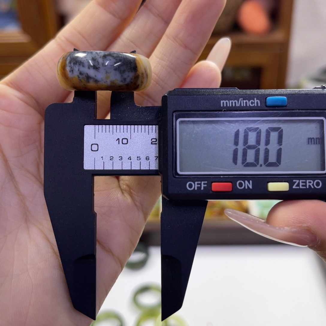 蛇纹石玉未镶嵌手镯122