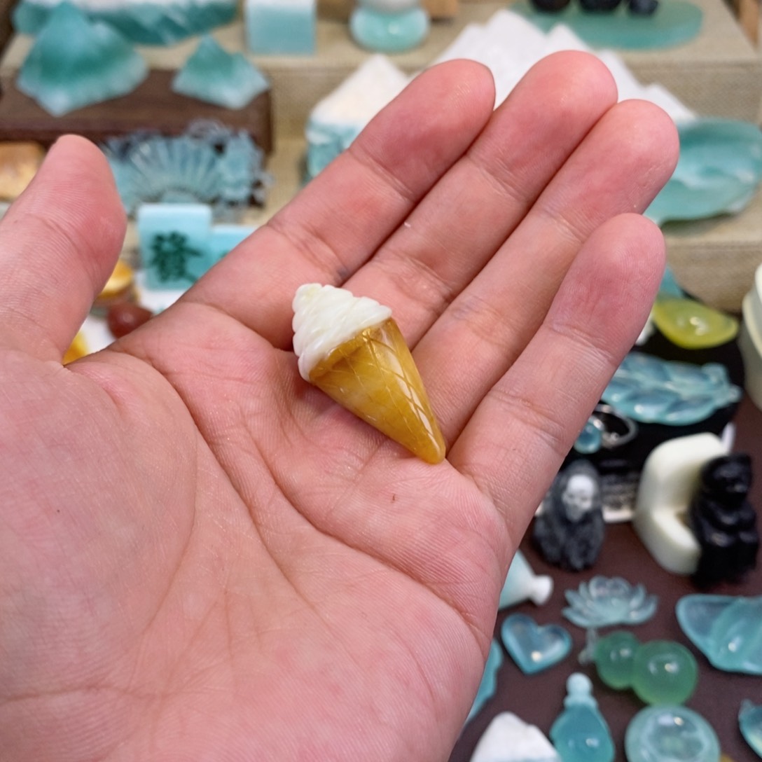 合金蛇纹石玉颈饰维**a