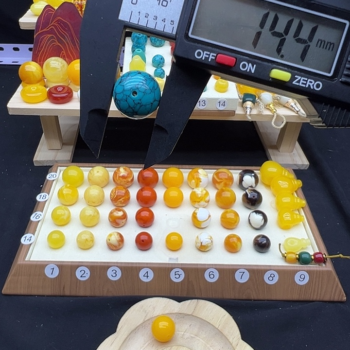 琥珀未镶嵌裸石配饰