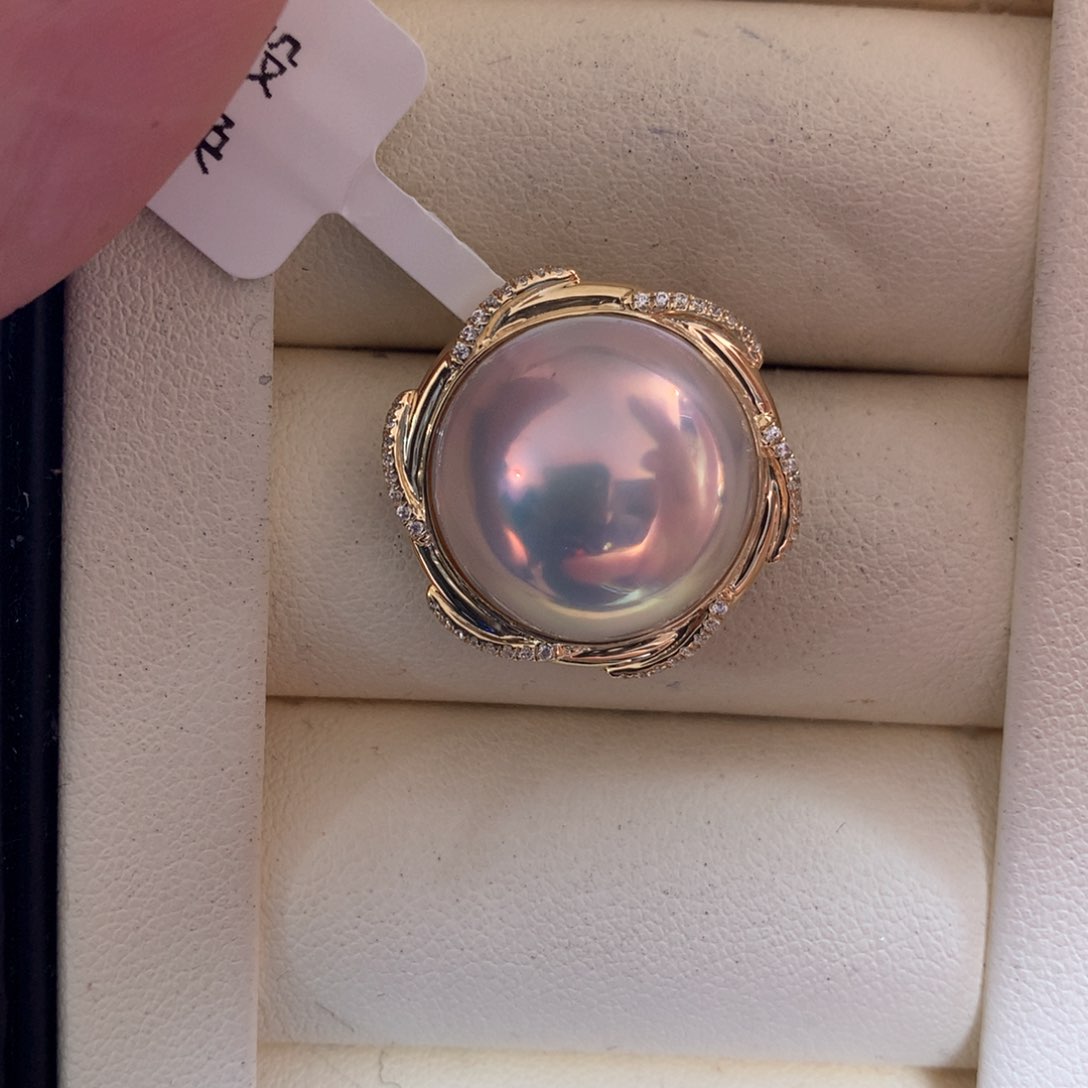 拼合珍珠（马贝珠）颈饰18K金镶嵌