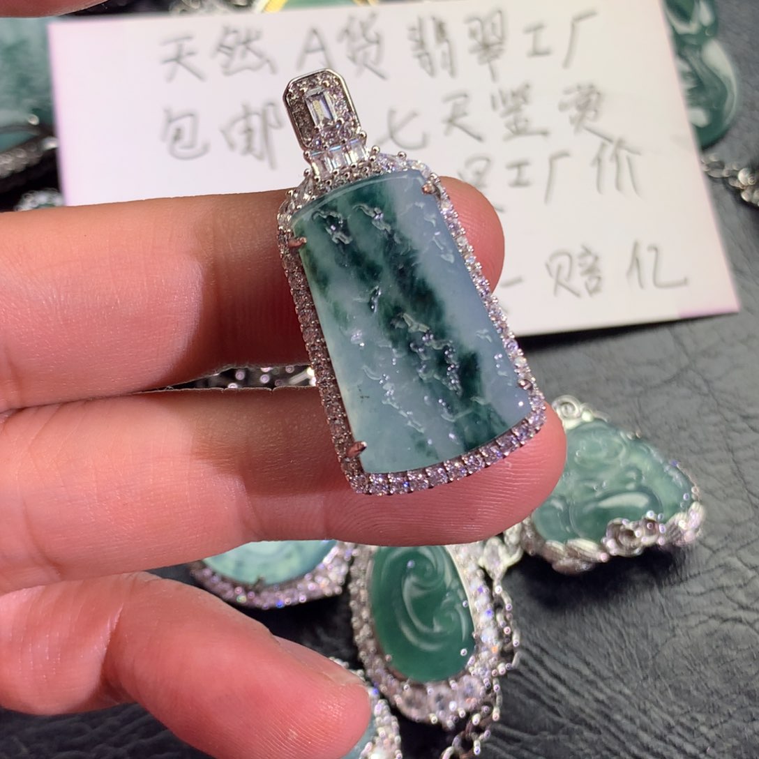 翡翠颈饰未镶嵌山水