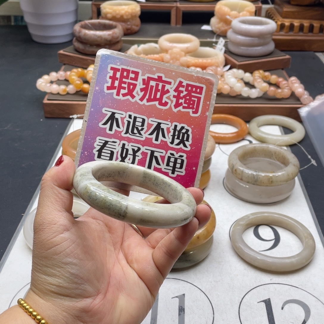 奶***宝石英岩玉未镶嵌手镯