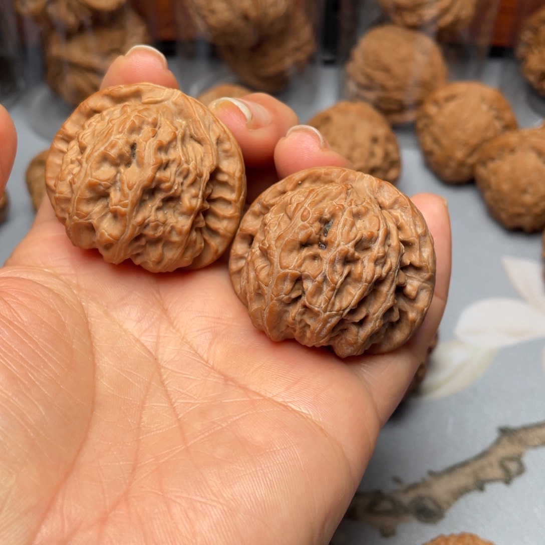 【闪购商品】文玩核桃吊坠球白………