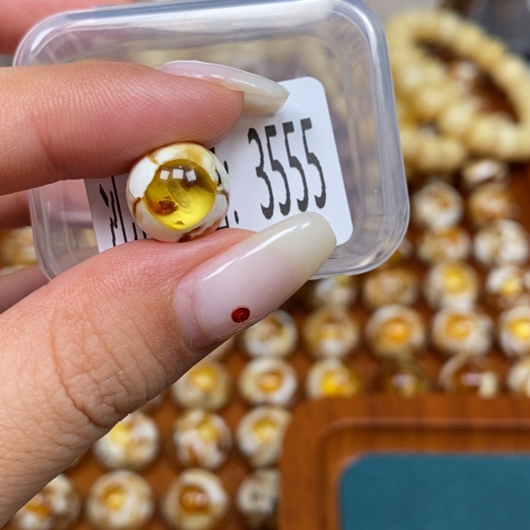 蜜蜡未镶嵌珠宝奇石3555