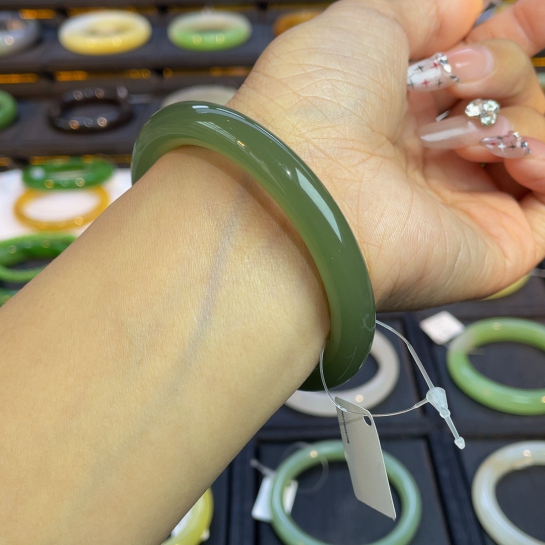 和田玉手镯未镶嵌