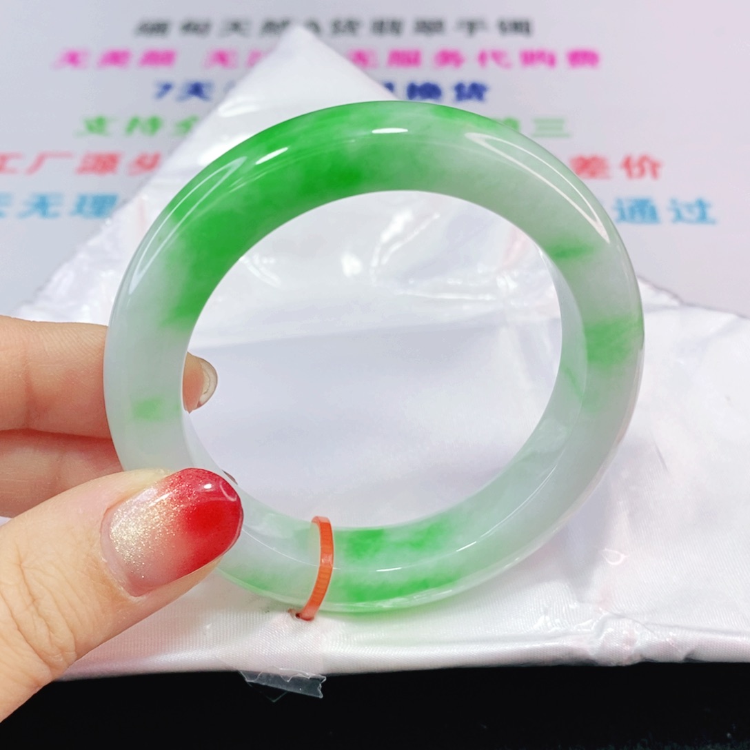 未镶嵌手镯翡翠52.8圈细腻阳绿