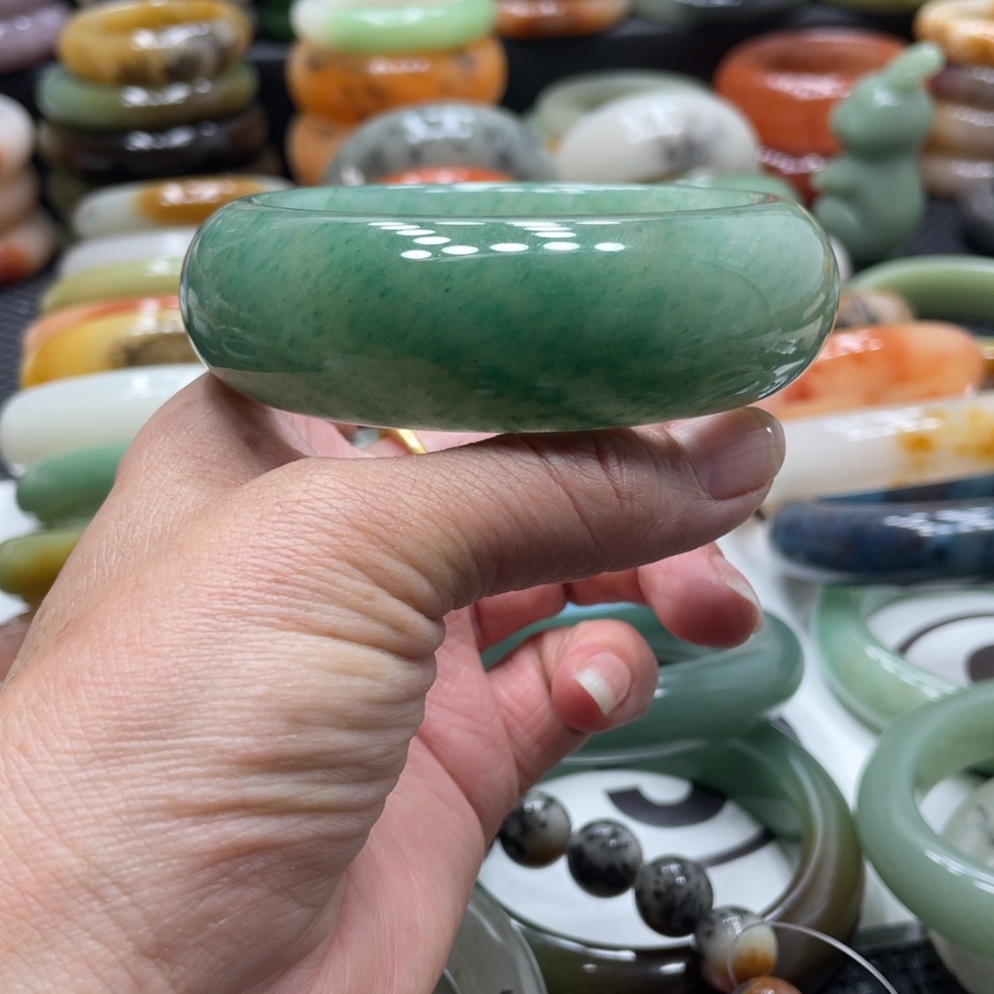 石英岩玉未镶嵌手镯