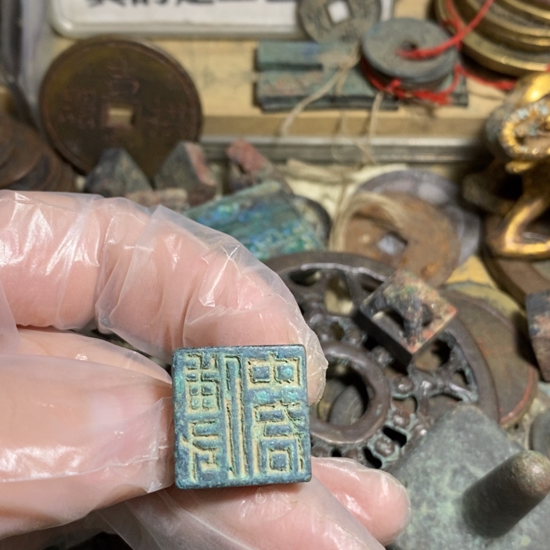 方***根铜现代工艺品学习币