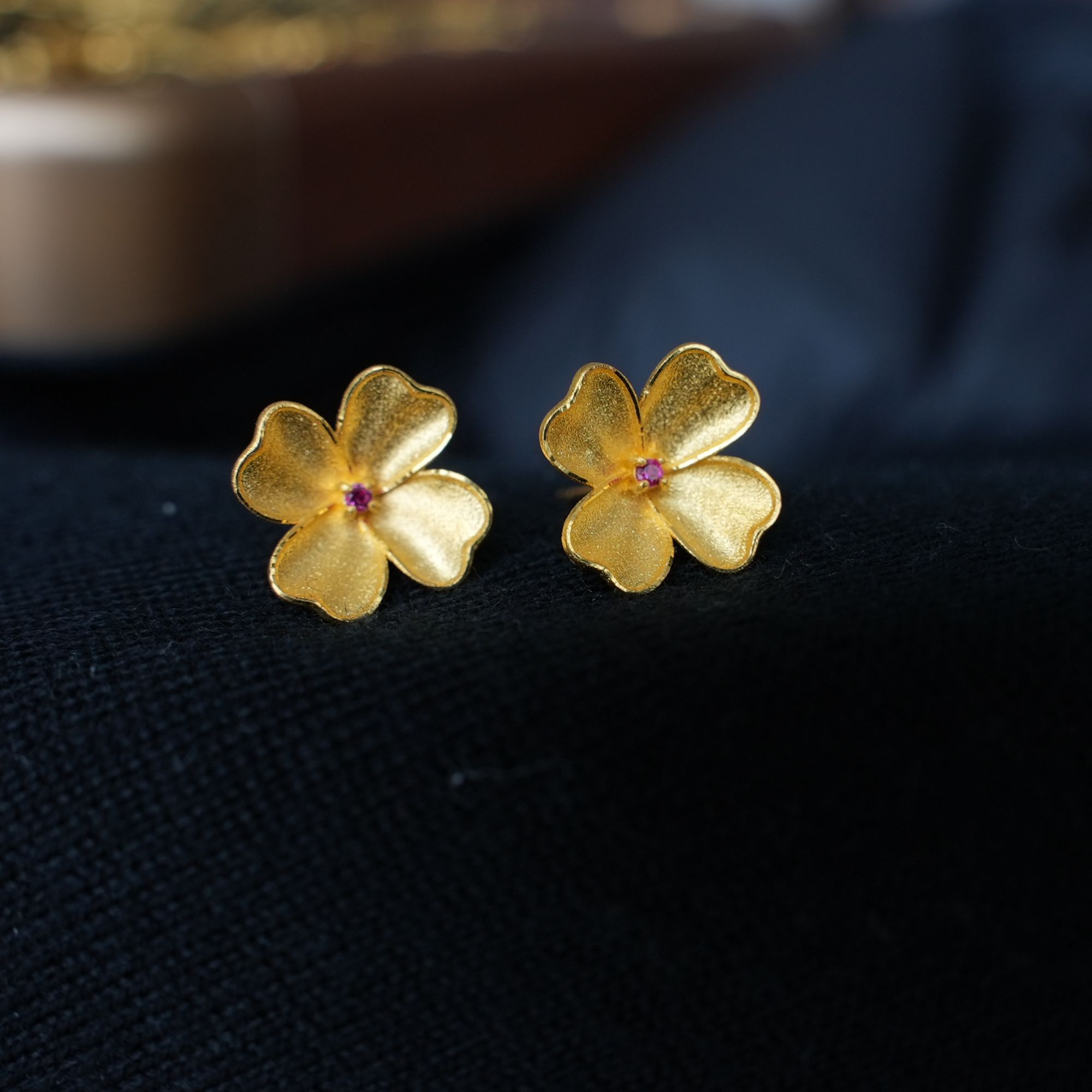 鳳喆古法錾刻精品工艺设计师款花花日常国风耳钉(一对)足金999