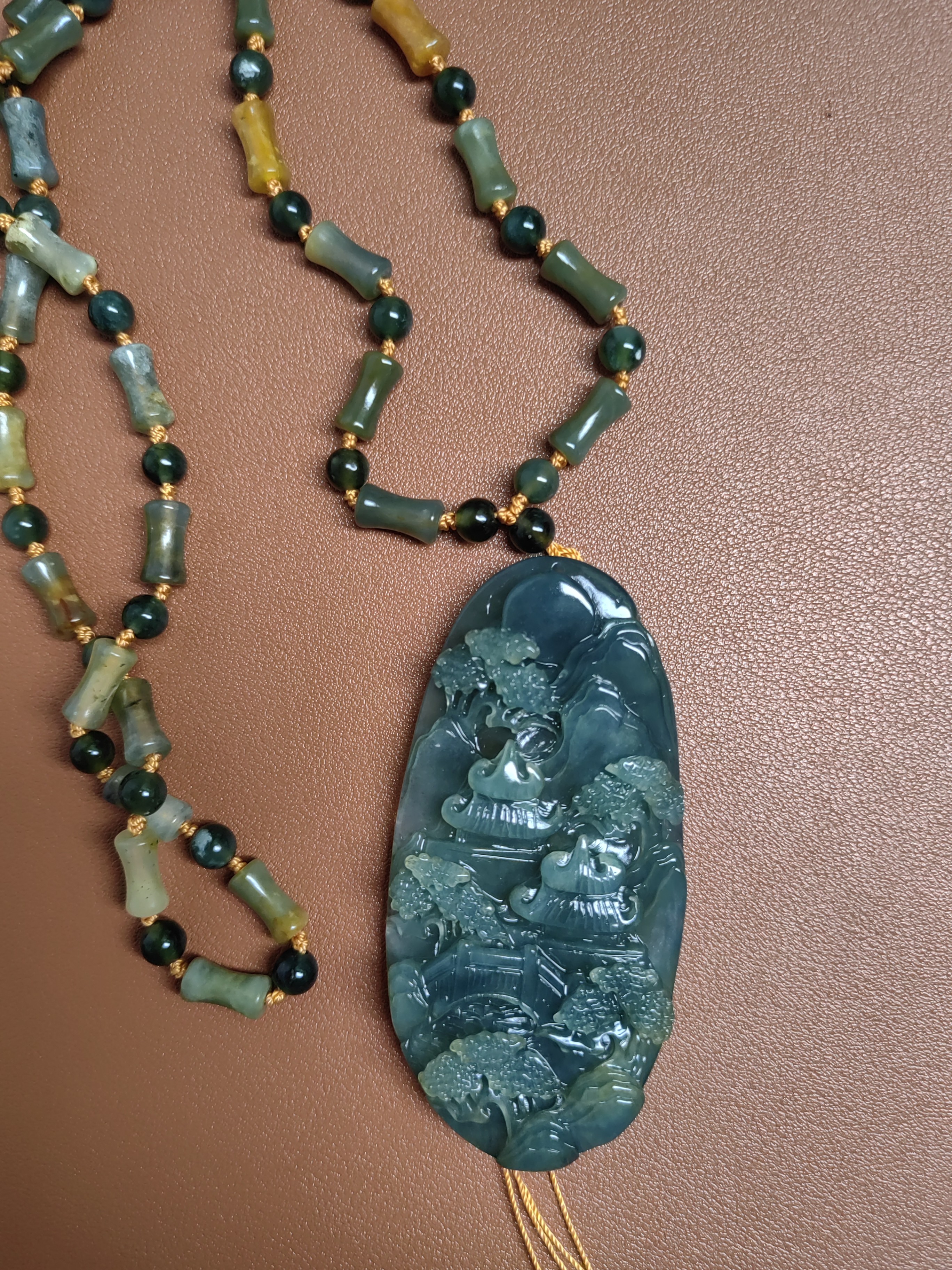 岫玉花玉精雕山水牌挂件