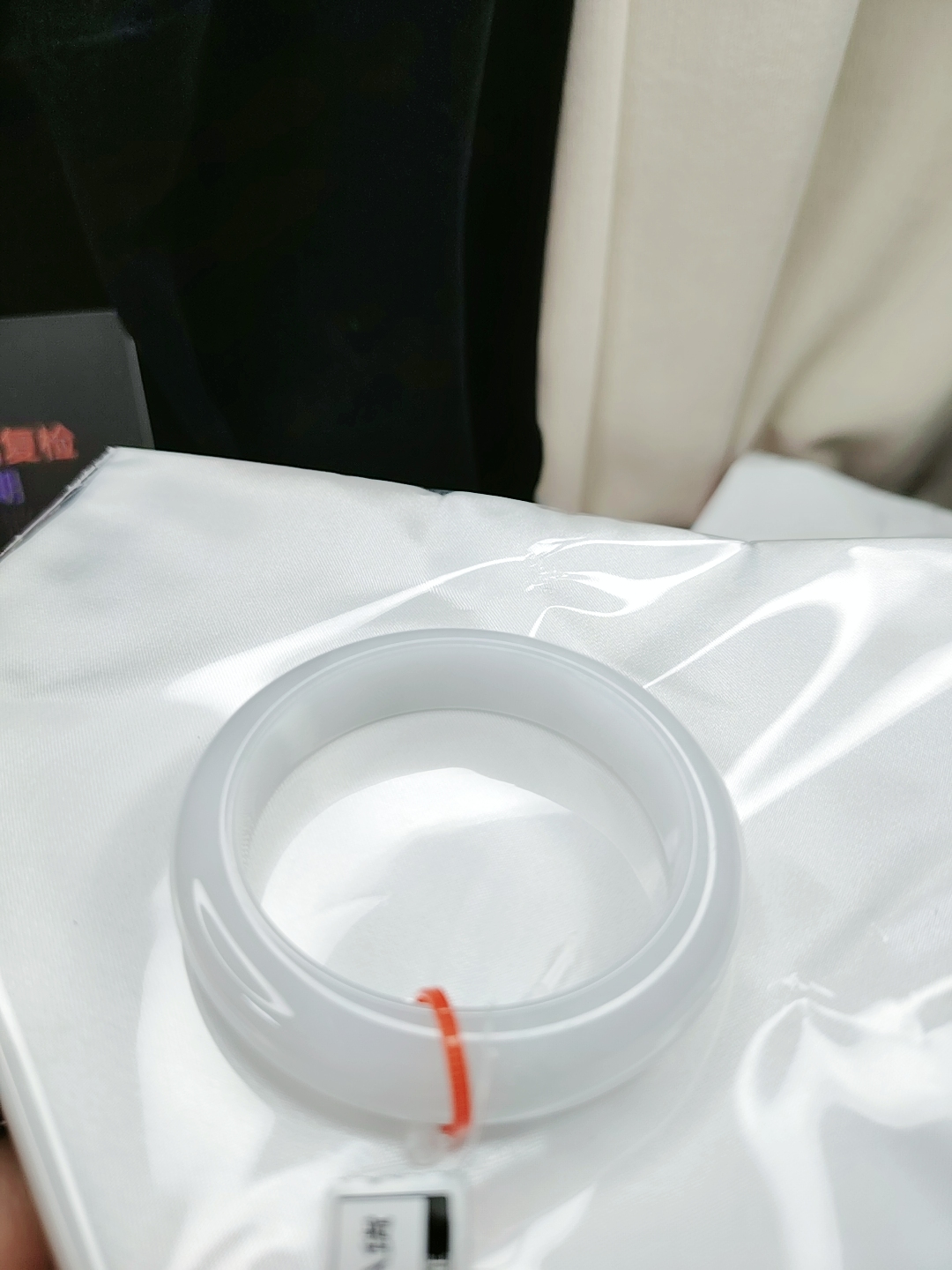 平安镯52.5圈口，白月光纯白种水好，天然缅甸翡翠手镯A货