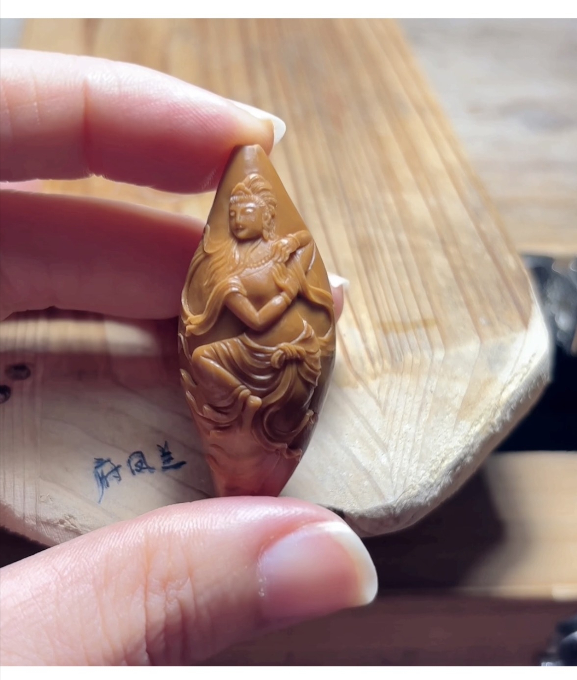 单颗飞天橄榄核雕