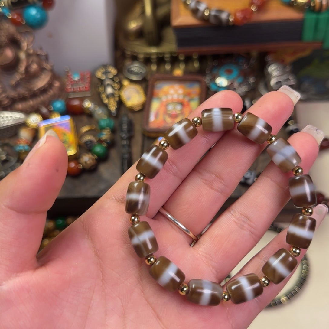 嘶***哒大叶紫檀（黑酸枝木类）