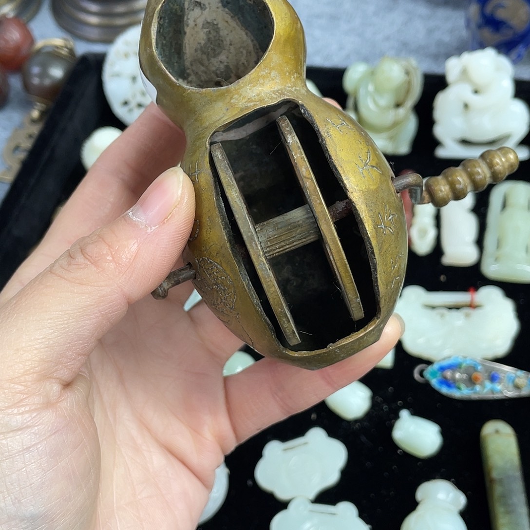 陈***除铜摆件一个小物件。 