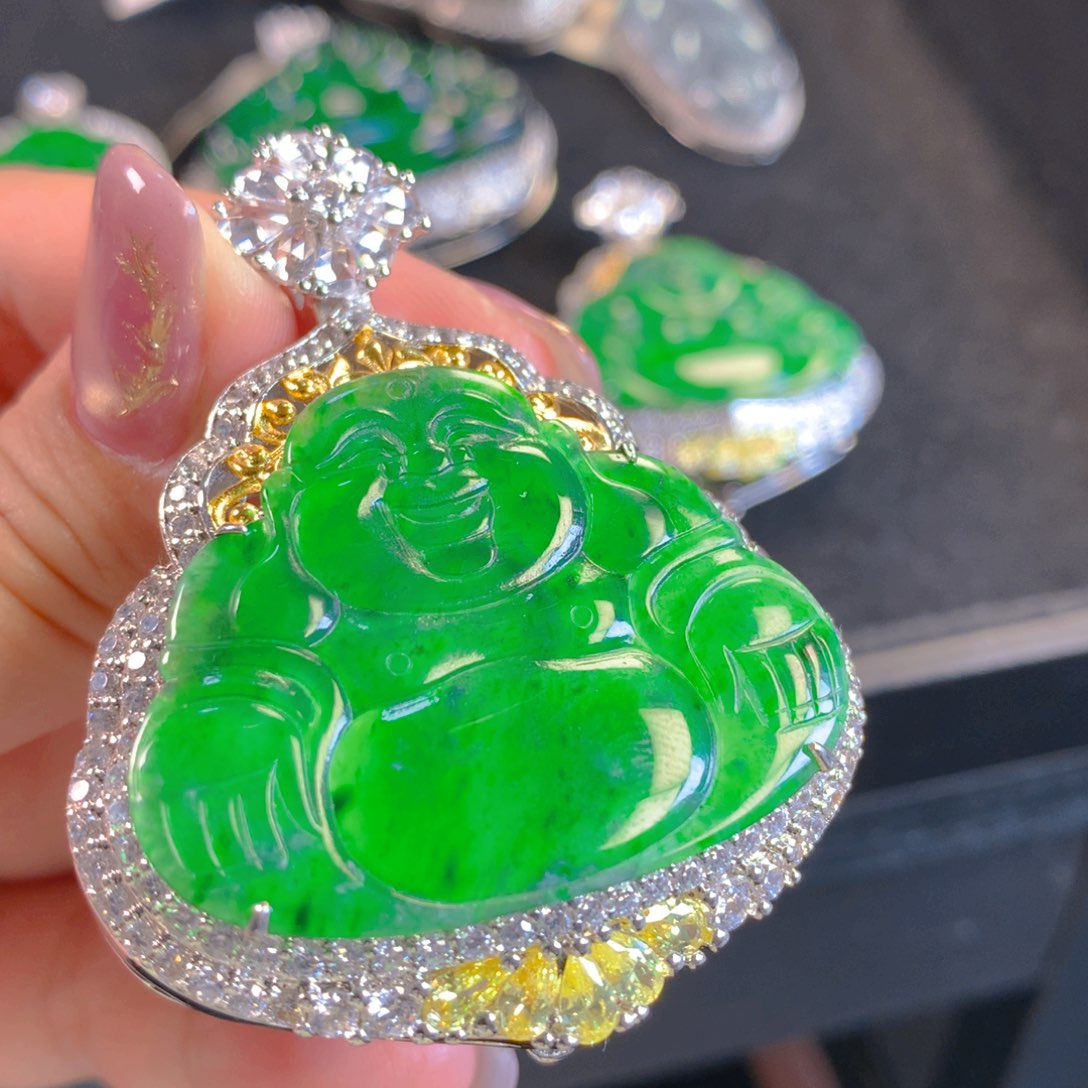 翡翠颈饰未镶嵌翡翠