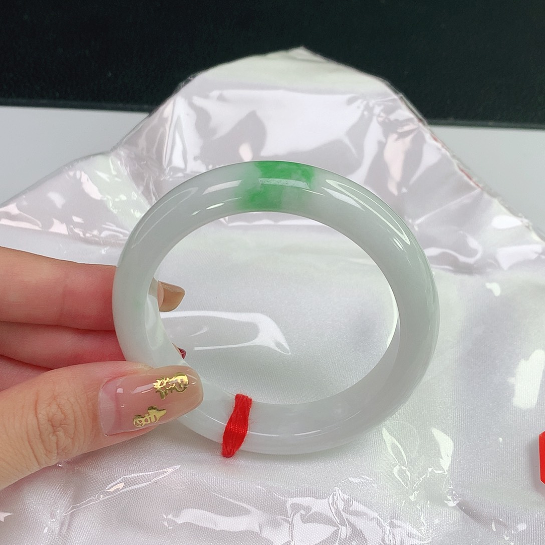 翡翠手镯未镶嵌天然翡翠A货092