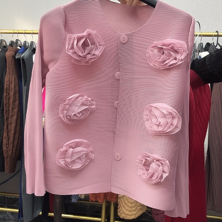 不退不换粉色开衫