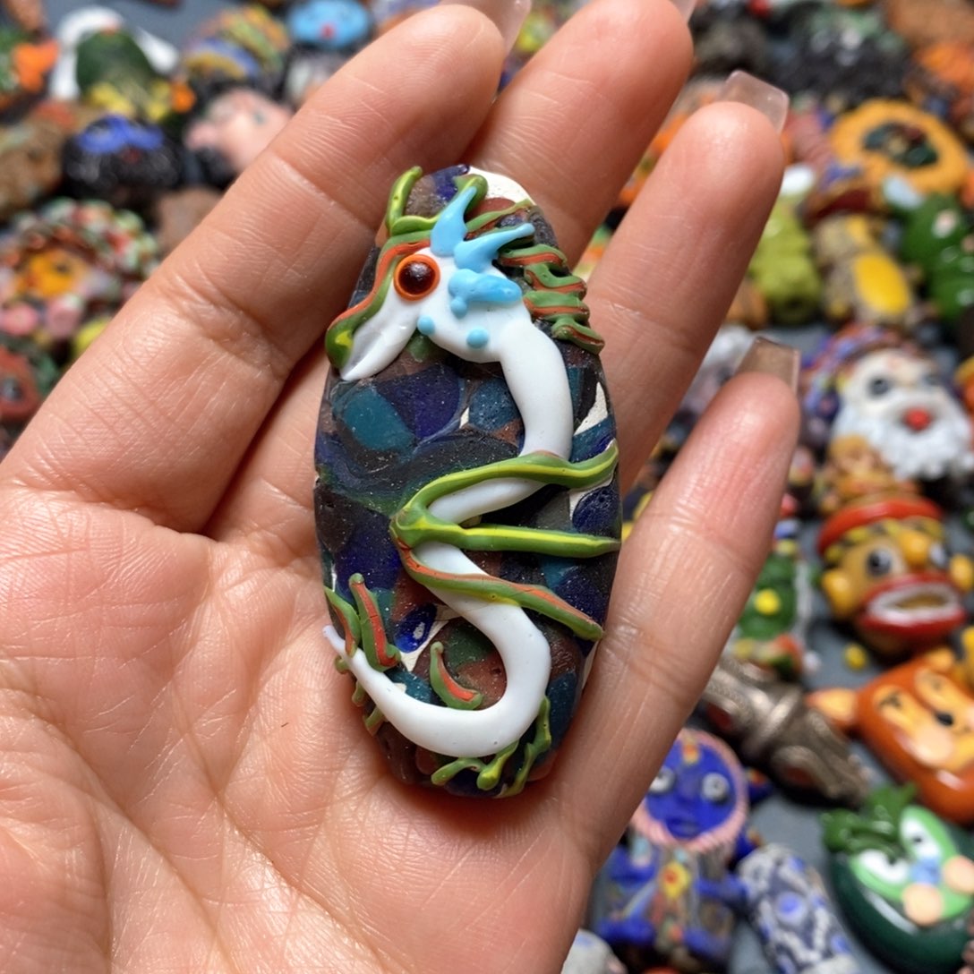 琉璃颈饰印度尼西亚小白龙