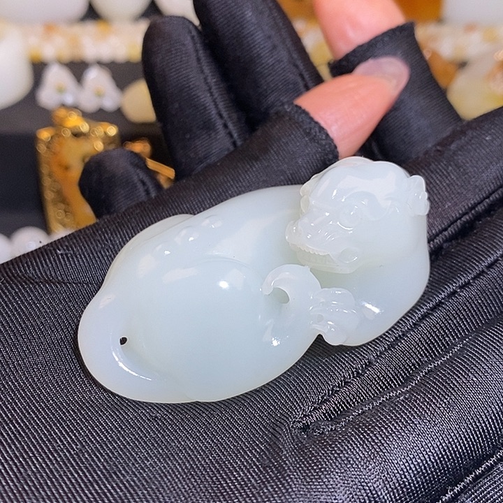 C***奢和田玉未镶嵌手链