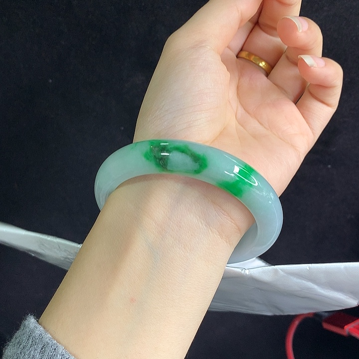翡翠未镶嵌手镯58圈 2013 蓝底辣绿随行飘花