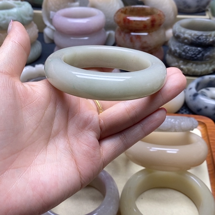 石英岩玉手镯未镶嵌