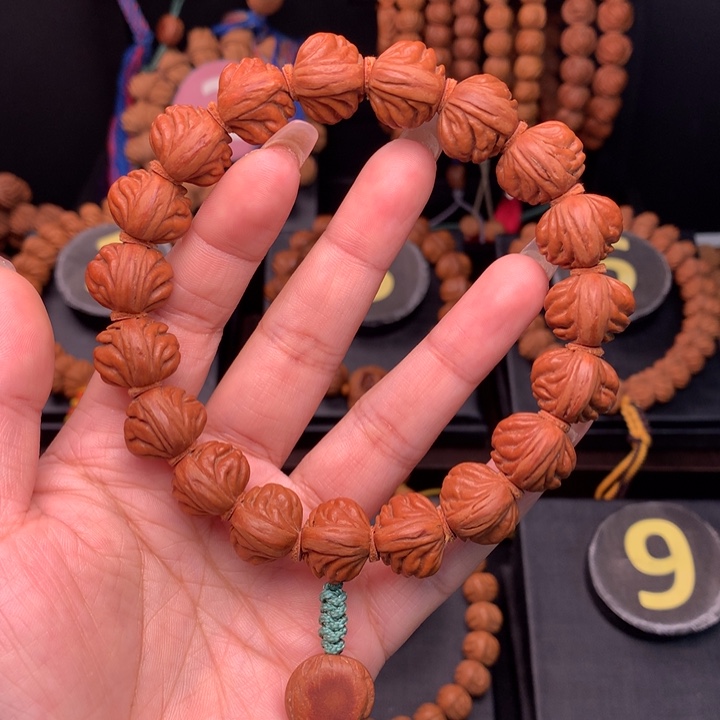 桃核吊坠小****?1.6野生红魔手串