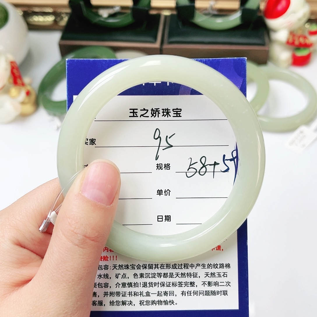 未镶嵌手镯和田玉