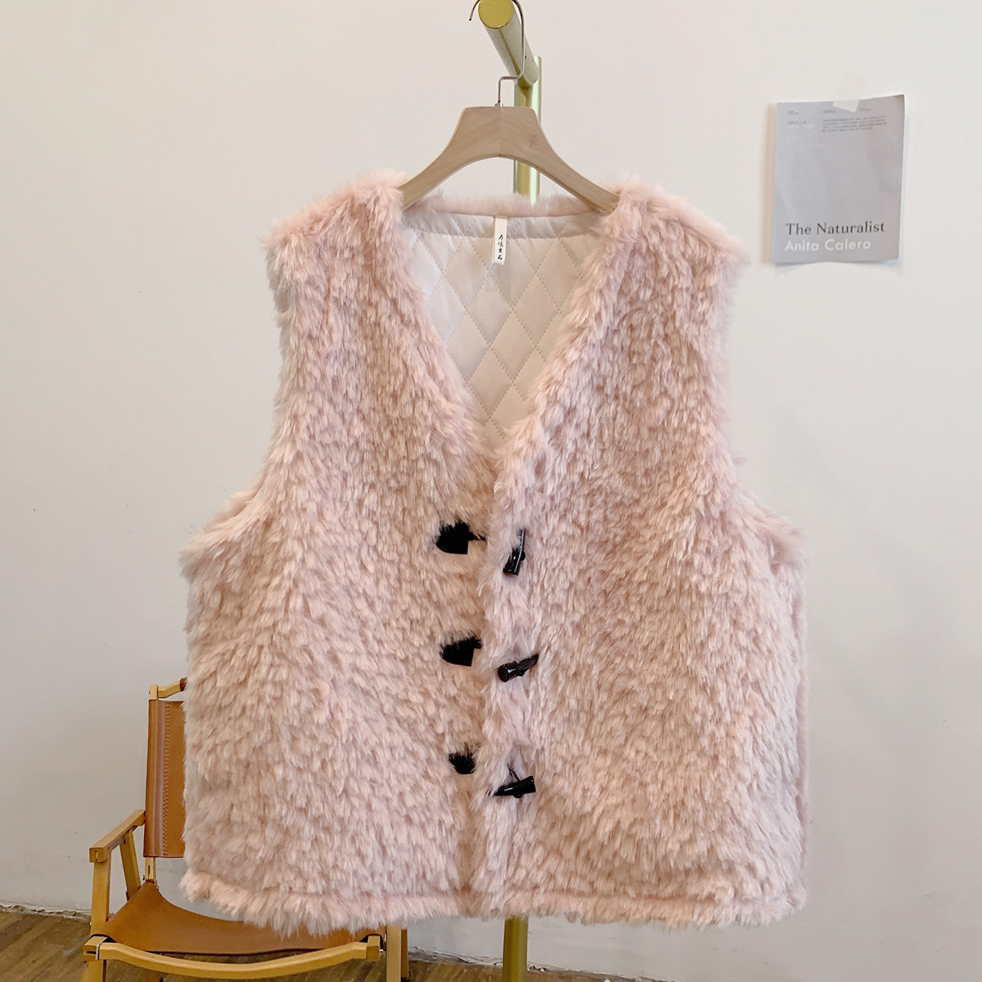 粉嘟嘟C5201夹棉牛角扣V领毛绒马甲