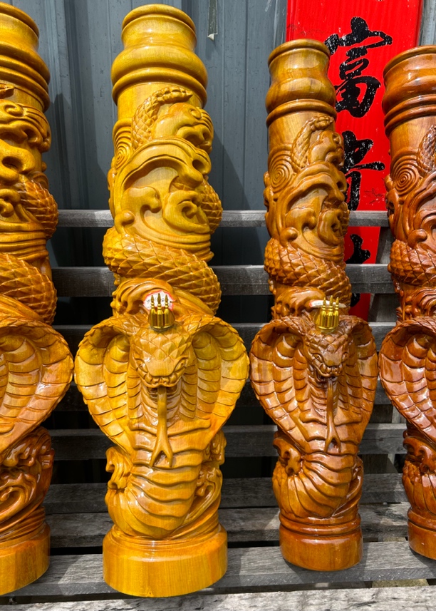 云贵川实木雕刻大号烟筒水烟筒大叶楠眼镜王蛇摆件十二生肖水烟筒