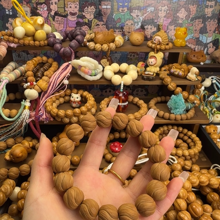 R***y吊坠猴头核桃卷卷苏