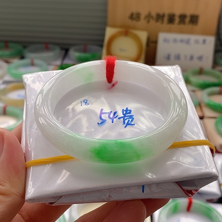 翡翠手镯未镶嵌3白底青一抹绿3