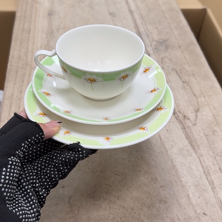 瓷片噗哈哈哈哈哈哈哈哈哈我笑