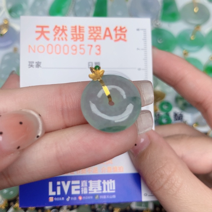 翡翠18K金镶嵌颈饰扣