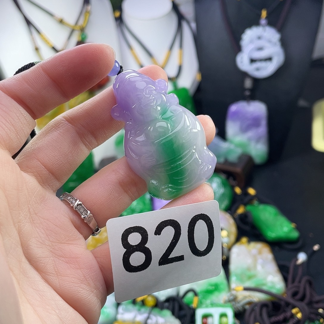 翡翠未镶嵌吊坠(赠链)