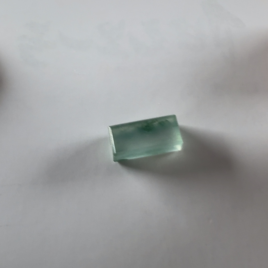 翡翠未镶嵌颈饰无事牌