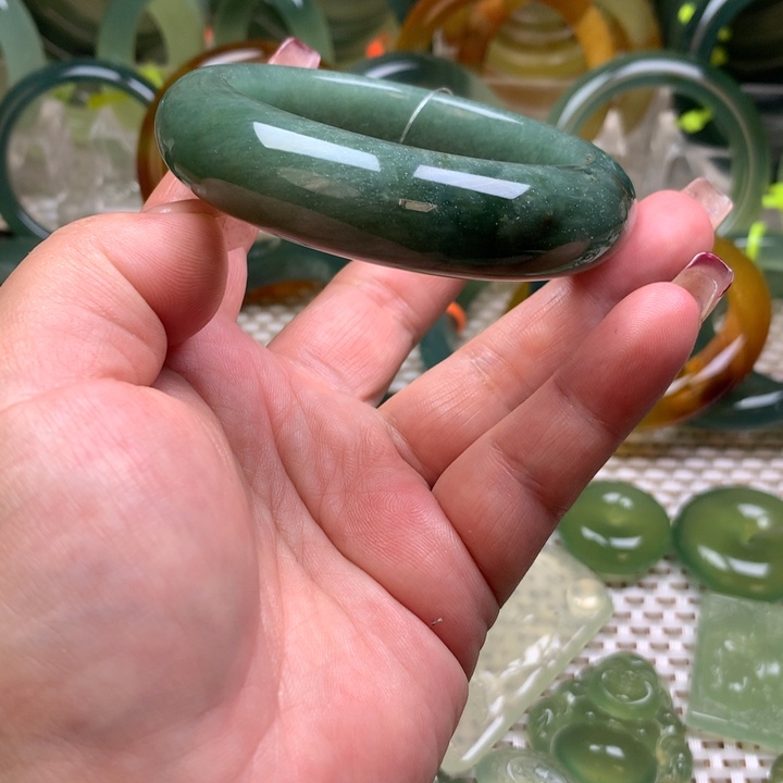 蛇纹石玉手镯54圈口微瑕未镶嵌