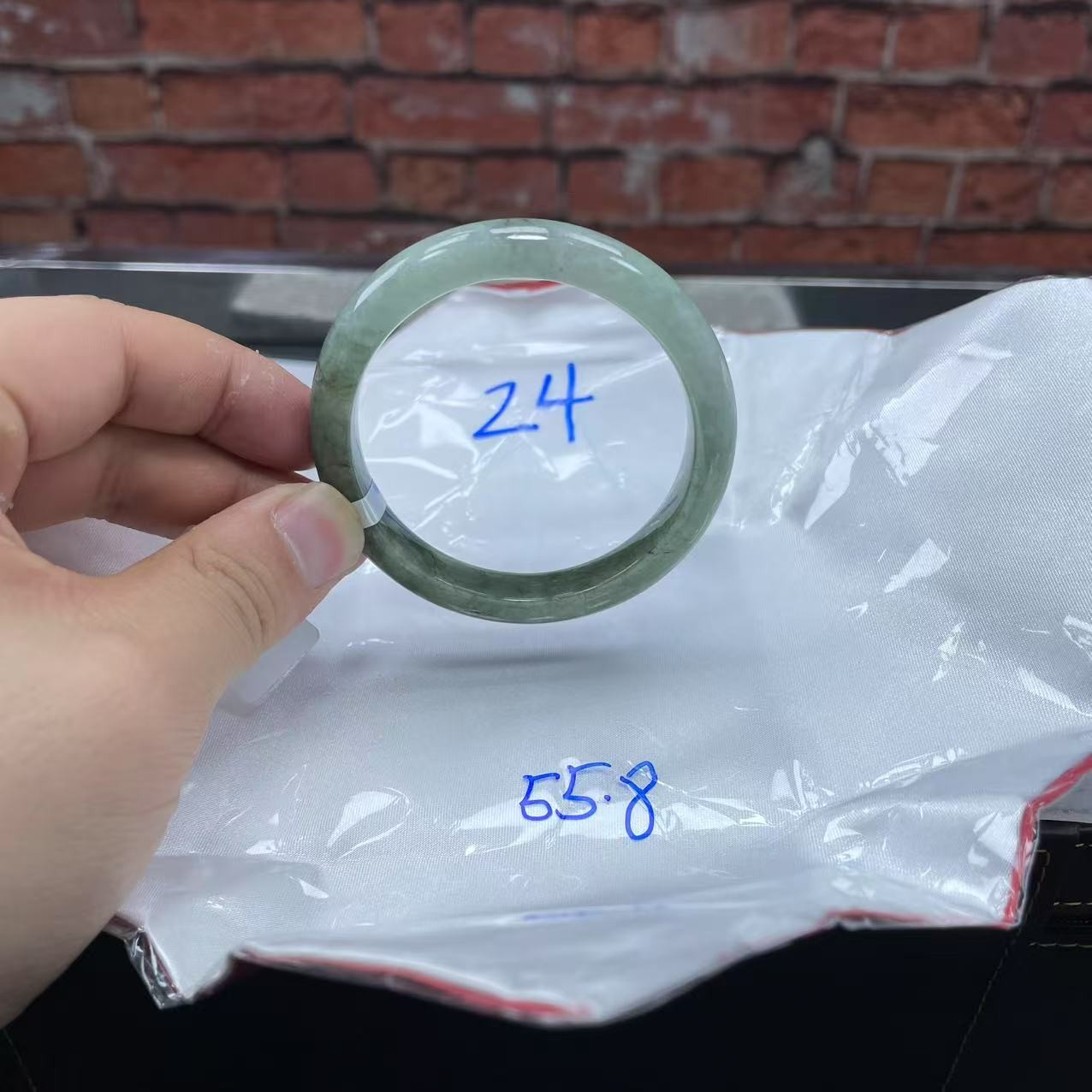 毛货手镯需精细抛光/24