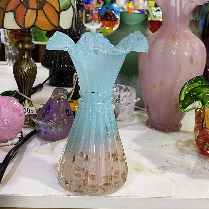 花瓶高18厘米口径3厘米