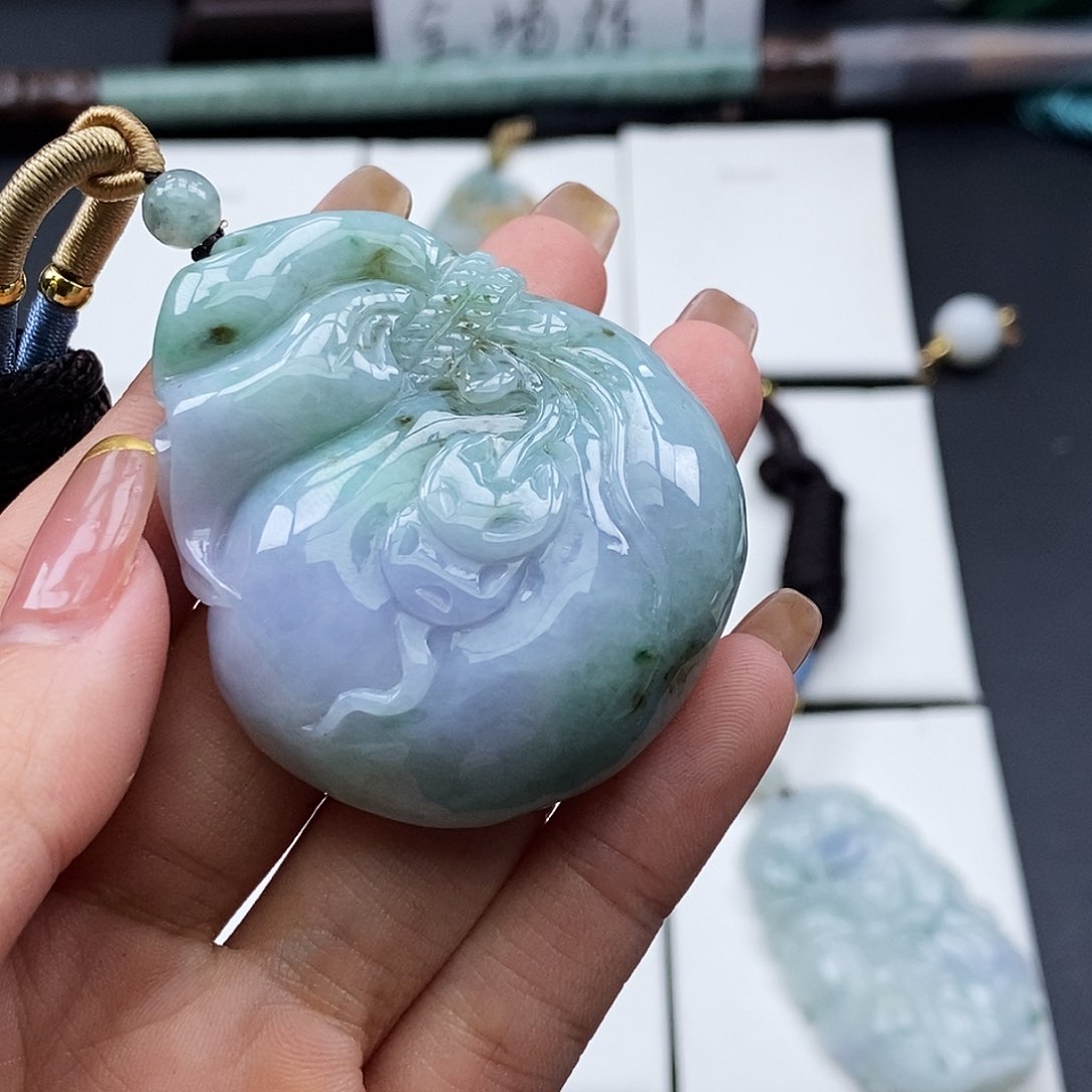 翡翠颈饰未镶嵌翡翠