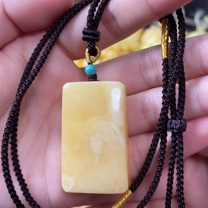 琥珀未镶嵌裸石无事牌