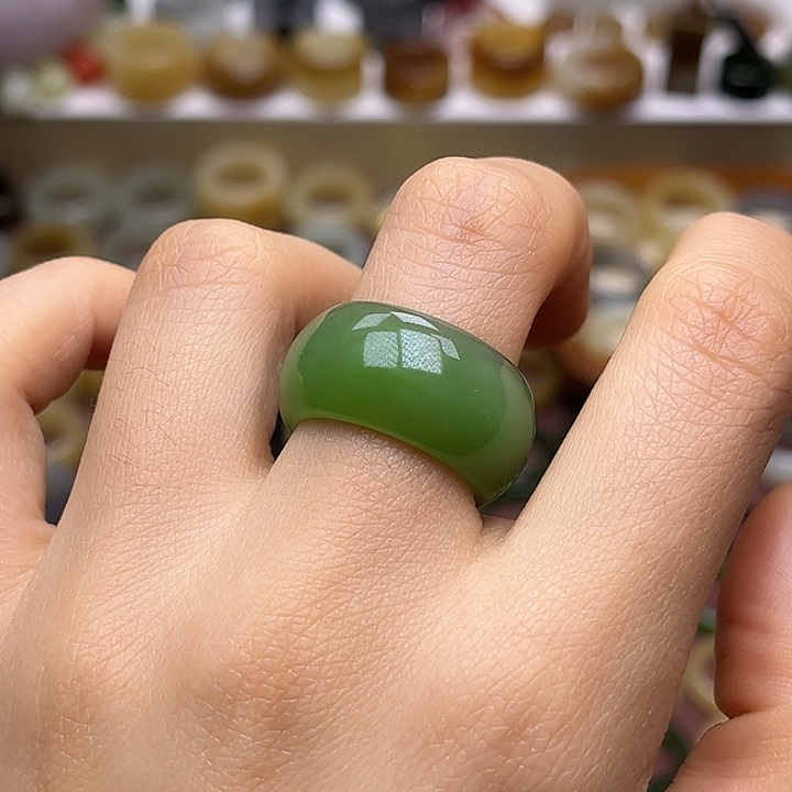 和田玉未镶嵌戒指18.0俄7粉绿猫