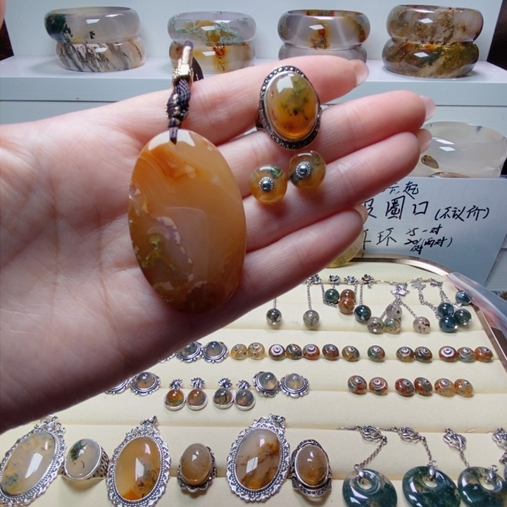 玛瑙/玉髓颈饰未镶嵌
