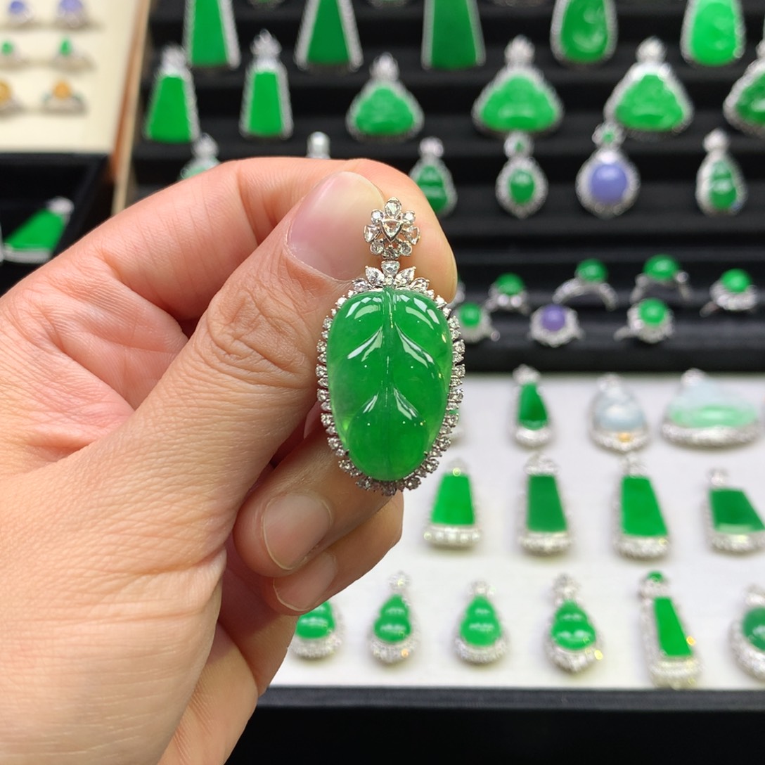 翡翠吊坠(不含链)18K金镶嵌d****u