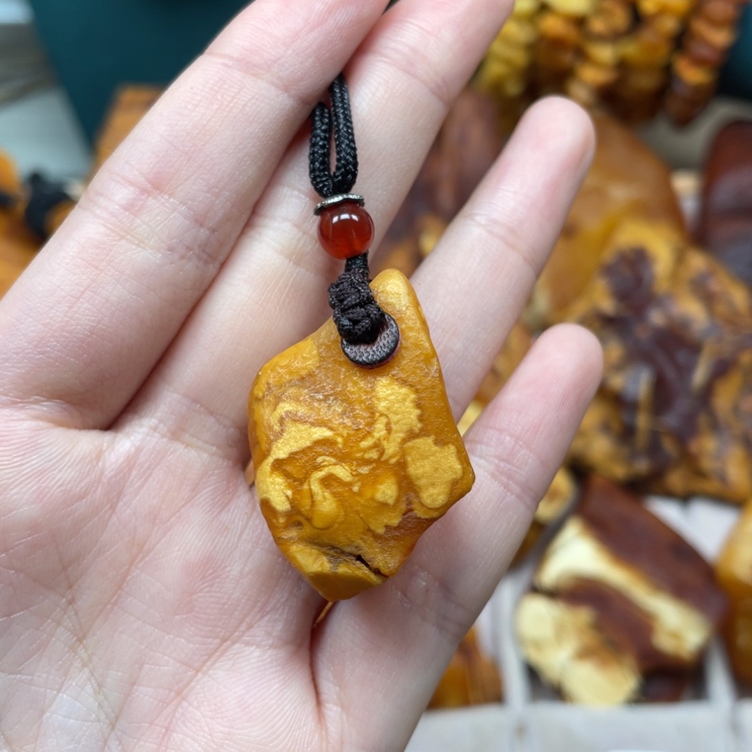 琥珀珠宝奇石未镶嵌